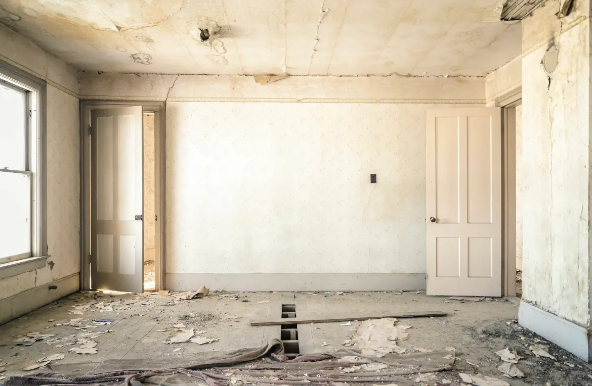 Waste disposal crew managing a cleanout project in Huntsville